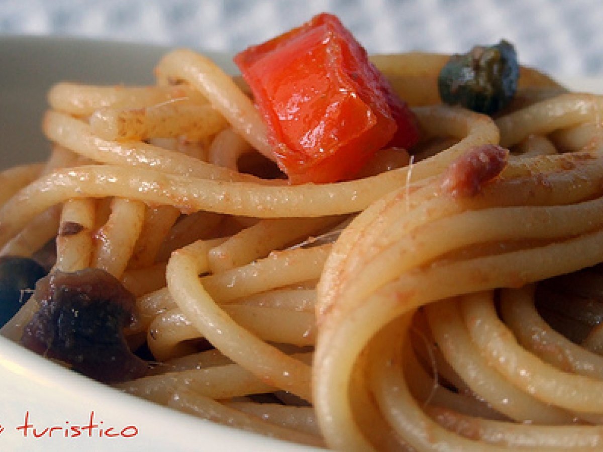 Spaghetti alle acciughe sotto sale