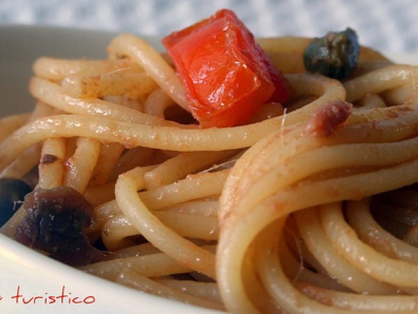 Spaghetti alle acciughe sotto sale