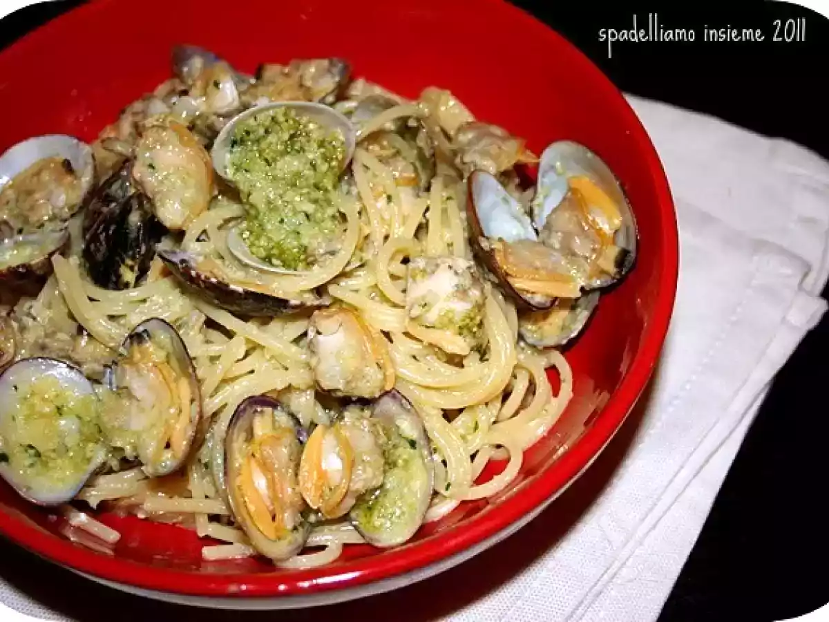 SPAGHETTI ALLE VONGOLE CON PESTO DI MANDORLE - foto 2