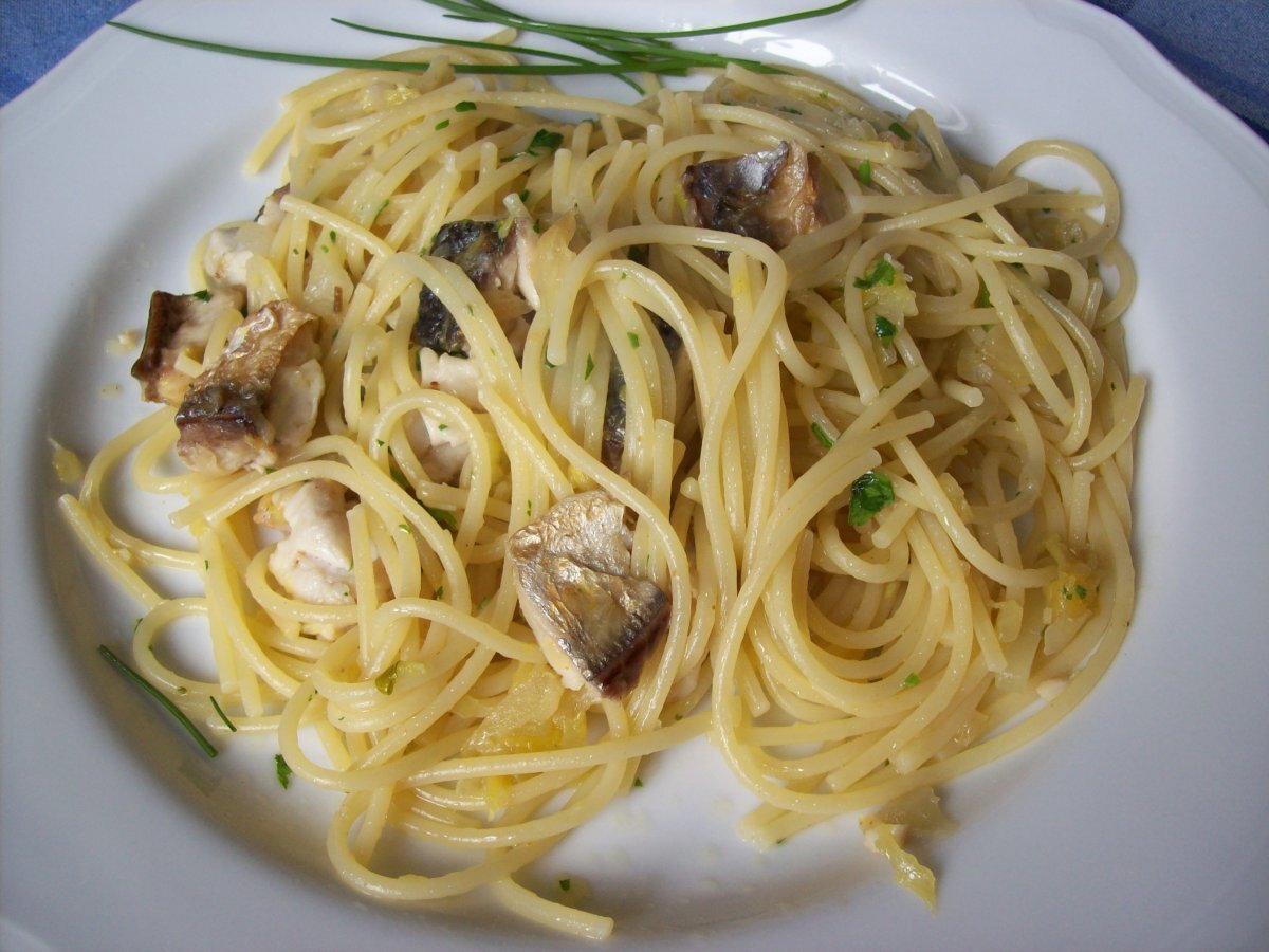SPAGHETTI ALLO SGOMBRO FRESCO