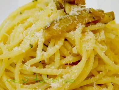 Spaghetti allo zafferano con zucchine e pistacchi di Bronte (Recipe also in English) - foto 2