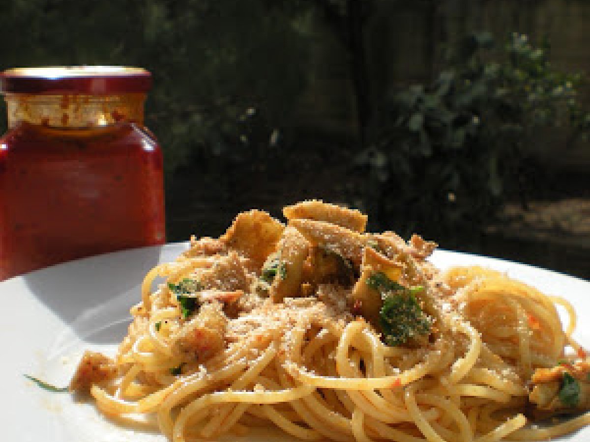 Spaghetti Carciofi e Nduja con pane tostato