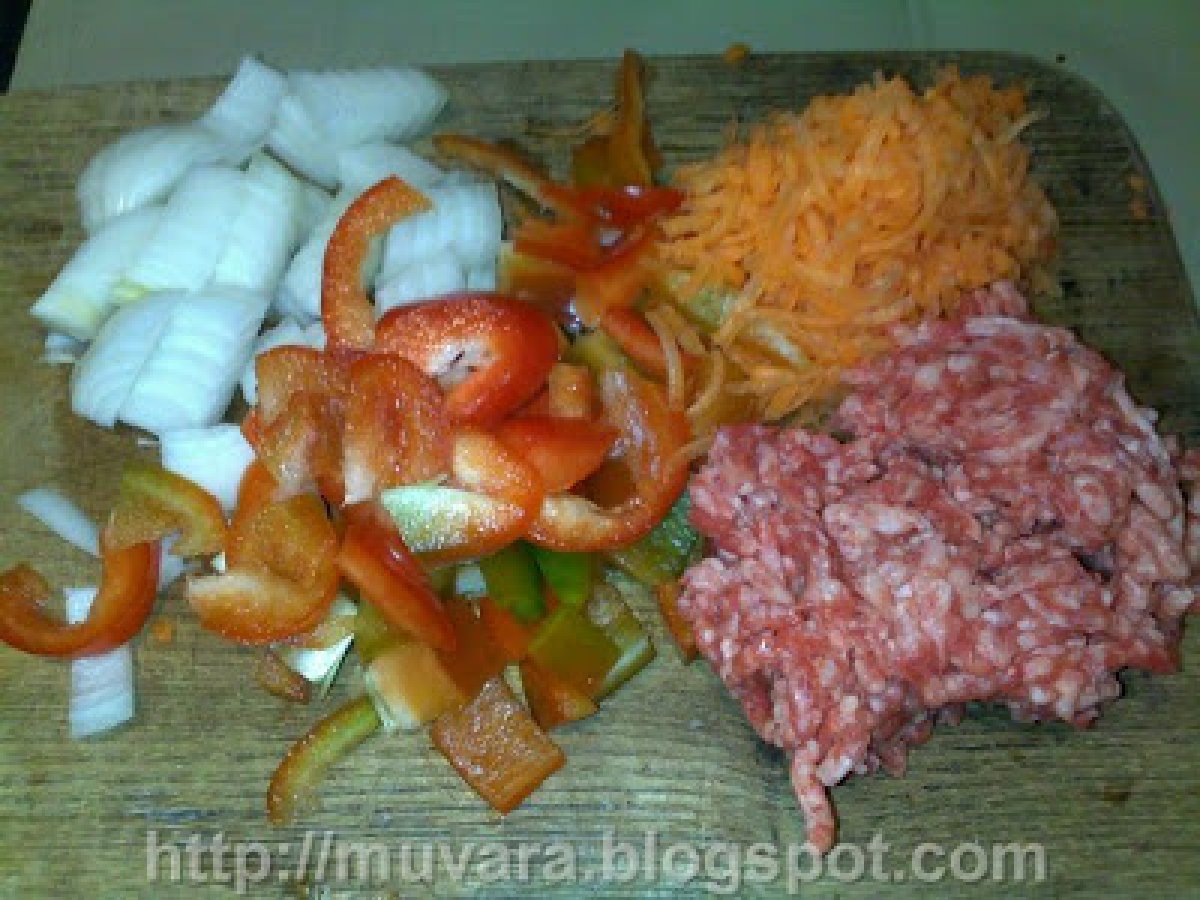 Spaghetti cinesi con carne e verdure