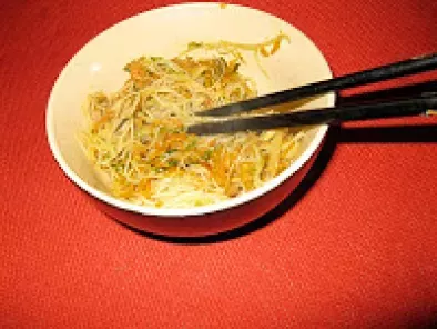 Spaghetti cinesi saltati con verdure