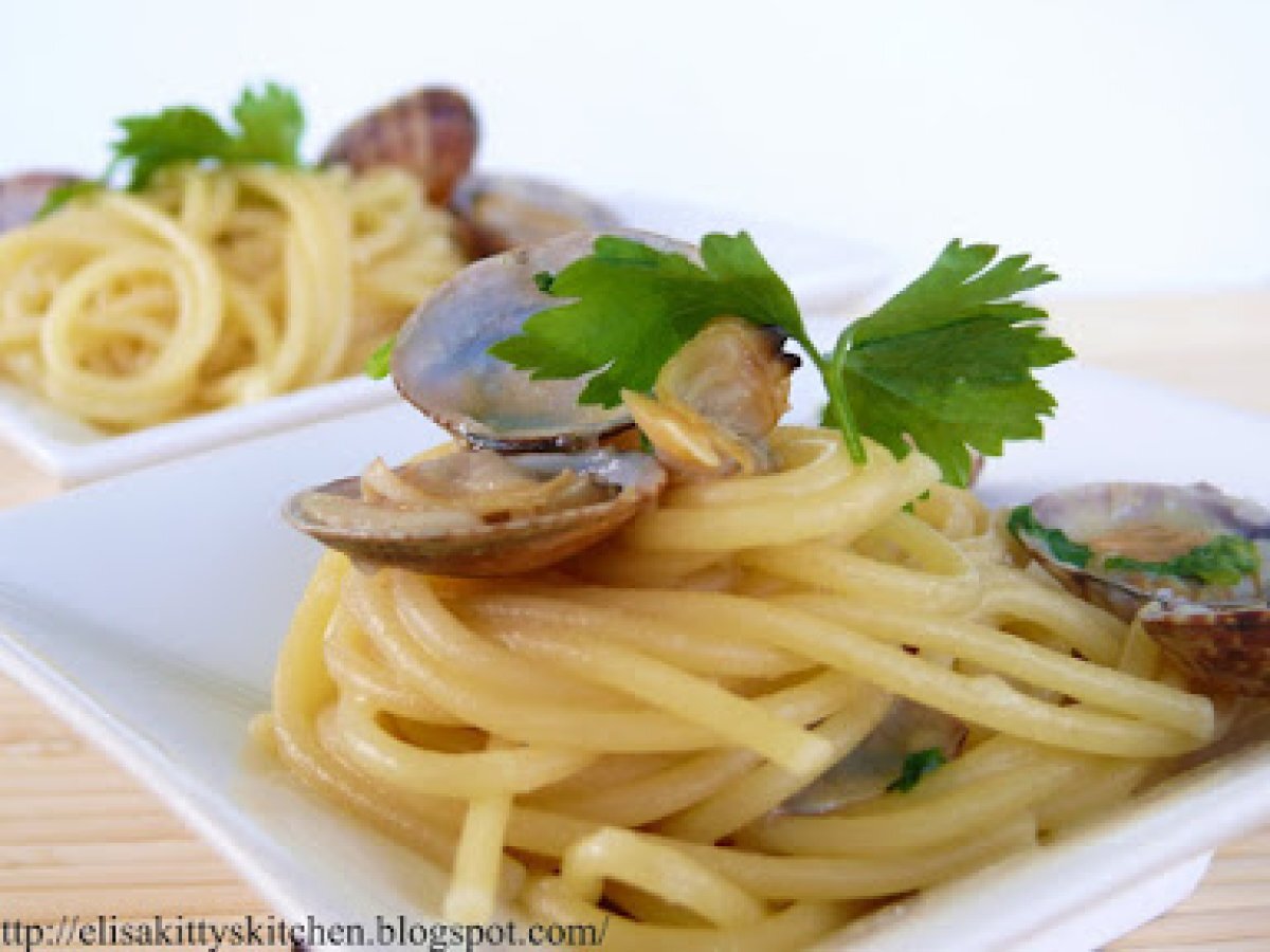Spaghetti colatura di alici di Cetara e vongole
