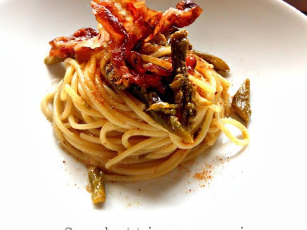 Spaghetti con asparagi bottarga e pancetta croccante