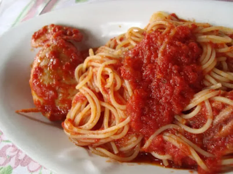 Spaghetti con calamari ripieni.