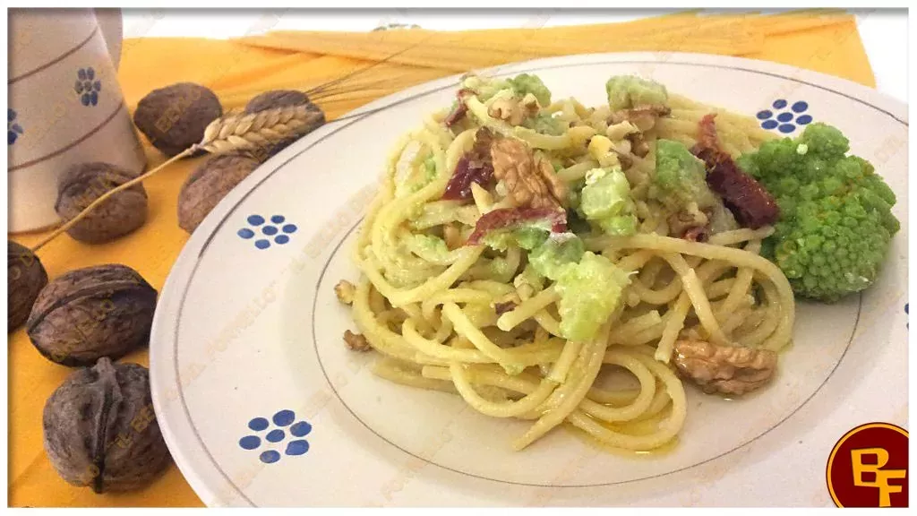 Spaghetti con cavolo romanesco e noci - Ricetta Petitchef