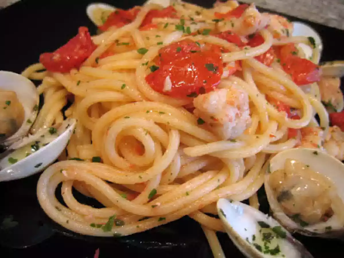 Spaghetti con cernia e vongole del pacifico