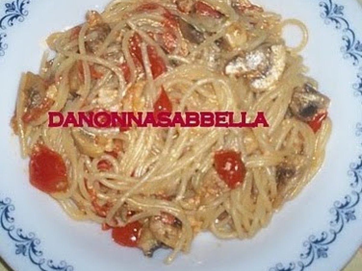 SPAGHETTI CON FUNGHI, SUCCO DI LIMONE E POMODORINI - foto 4