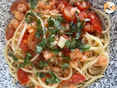 Spaghetti con gamberetti e pomodorini, la ricetta veloce di un primo piatto gustoso, foto 2