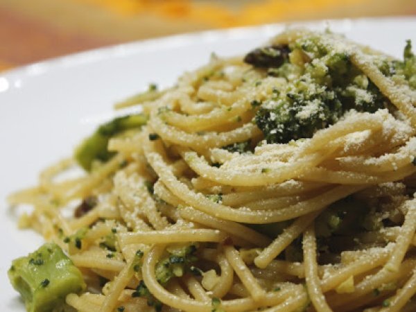 Spaghetti con i broccoli alla siciliana