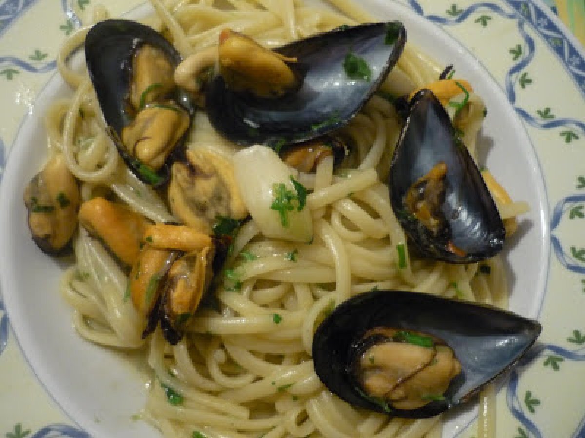 Spaghetti con le cozze in bianco