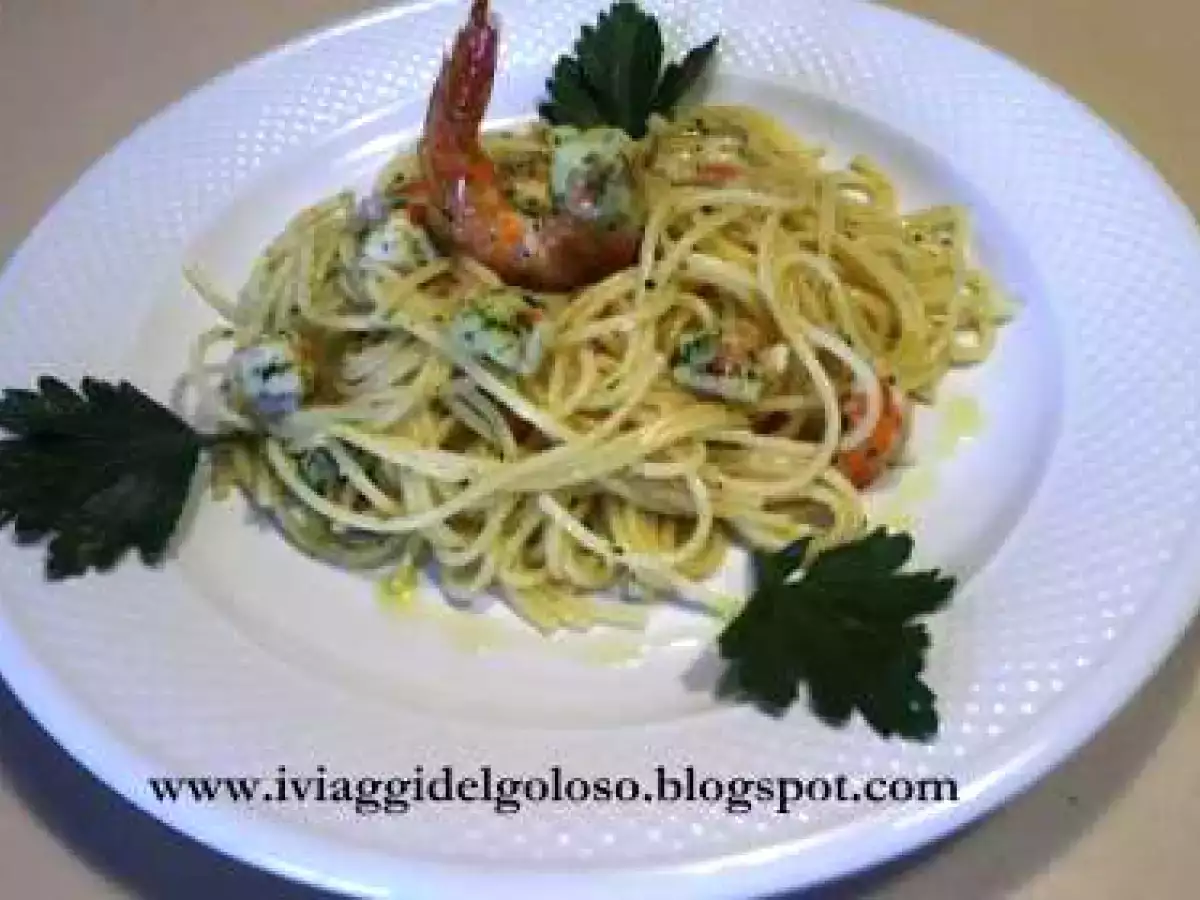 Spaghetti con mazzancolle in bianco: la ricetta leggera e profumata di mare