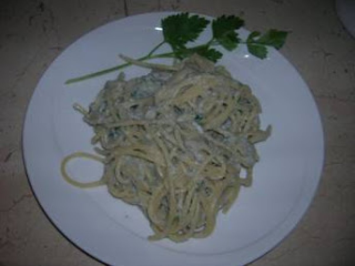 Spaghetti con neonata