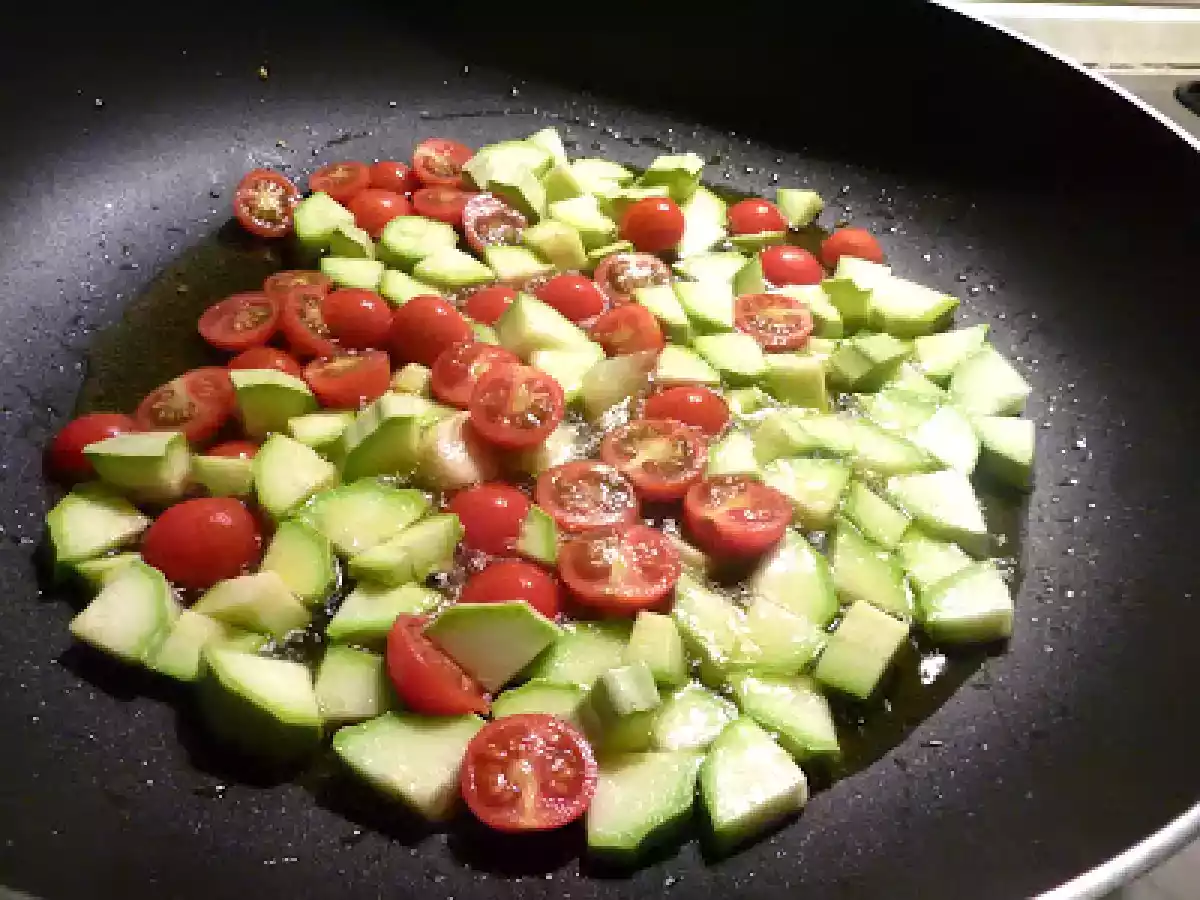 Spaghetti con pesto pesce spada e zucchine - foto 3