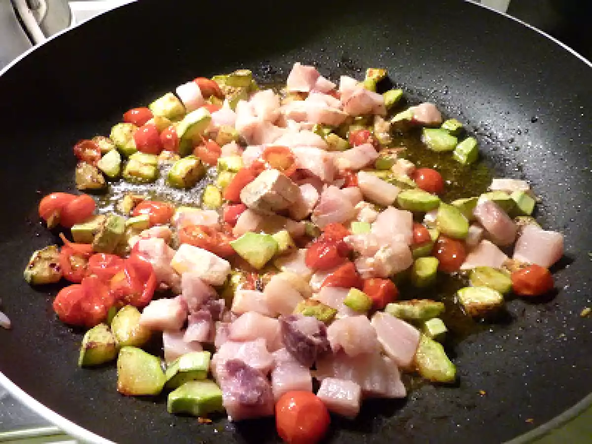 Spaghetti con pesto pesce spada e zucchine - foto 4