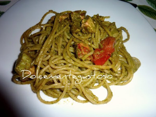 Spaghetti con pesto pesce spada e zucchine