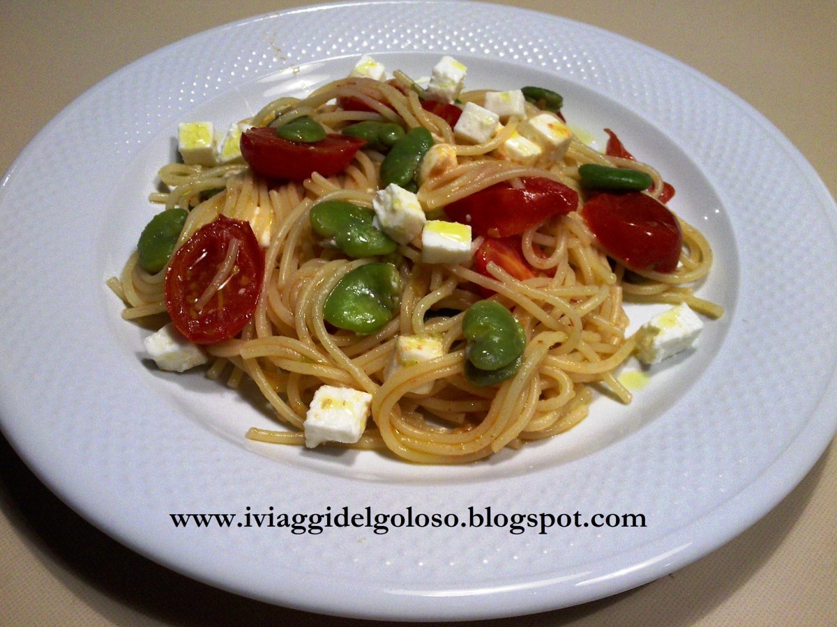 SPAGHETTI CON POMODORINI FAVE E FETA