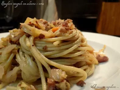 Spaghetti con salsiccia e verza