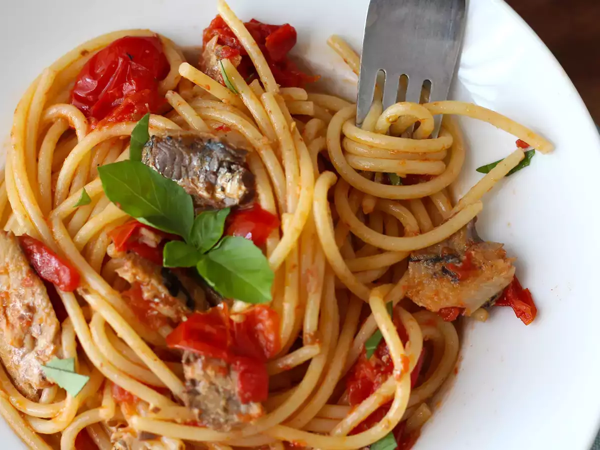 Spaghetti con sardine e pomodorini: la ricetta facile ed economica! - foto 2