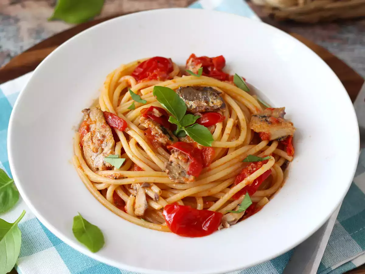 Spaghetti con sardine e pomodorini: la ricetta facile ed economica! - foto 3