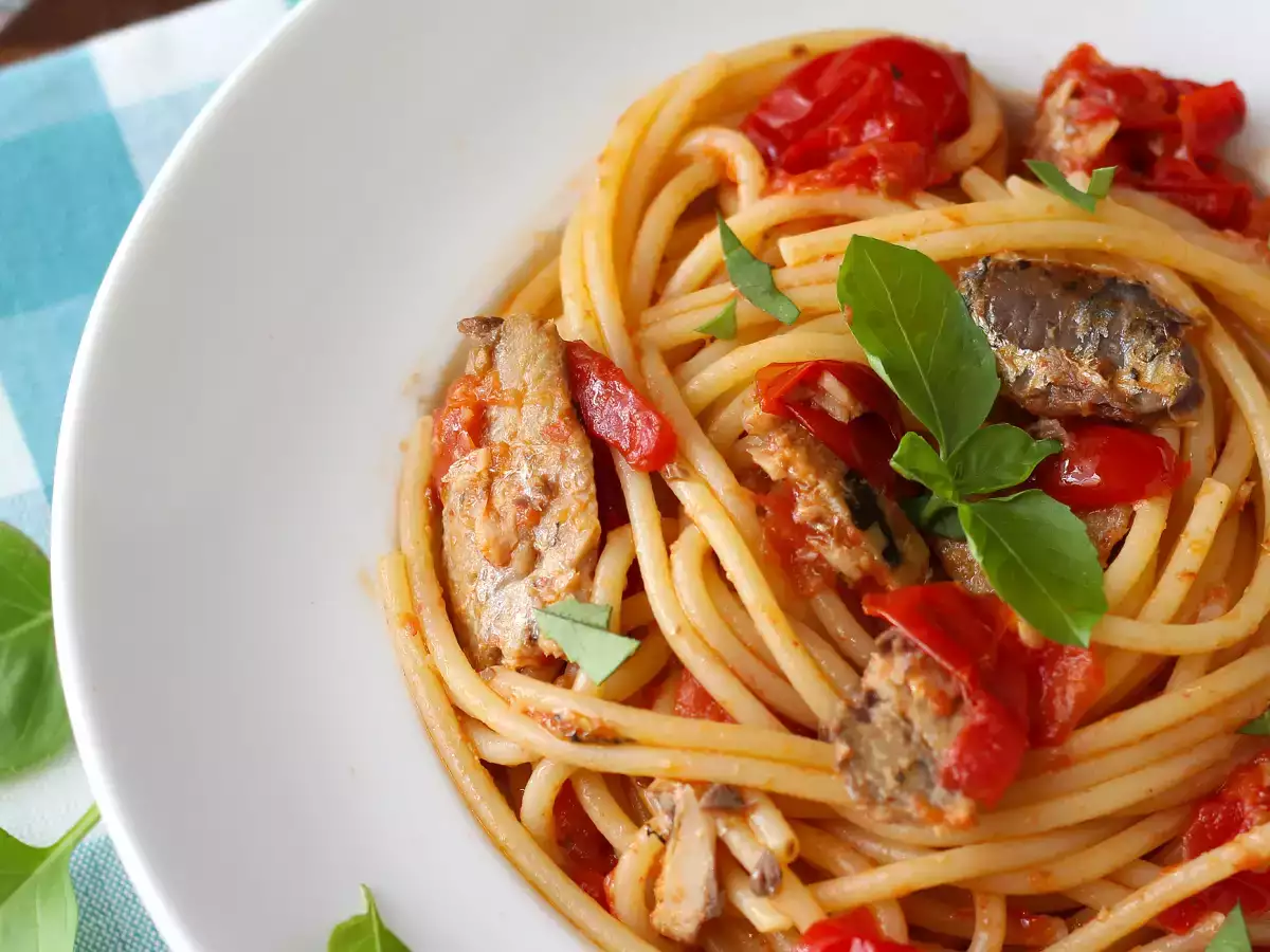 Spaghetti con sardine e pomodorini: la ricetta facile ed economica! - foto 4