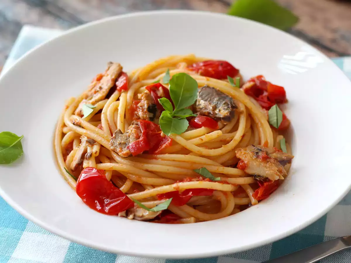 Spaghetti con sardine e pomodorini: la ricetta facile ed economica! - foto 5