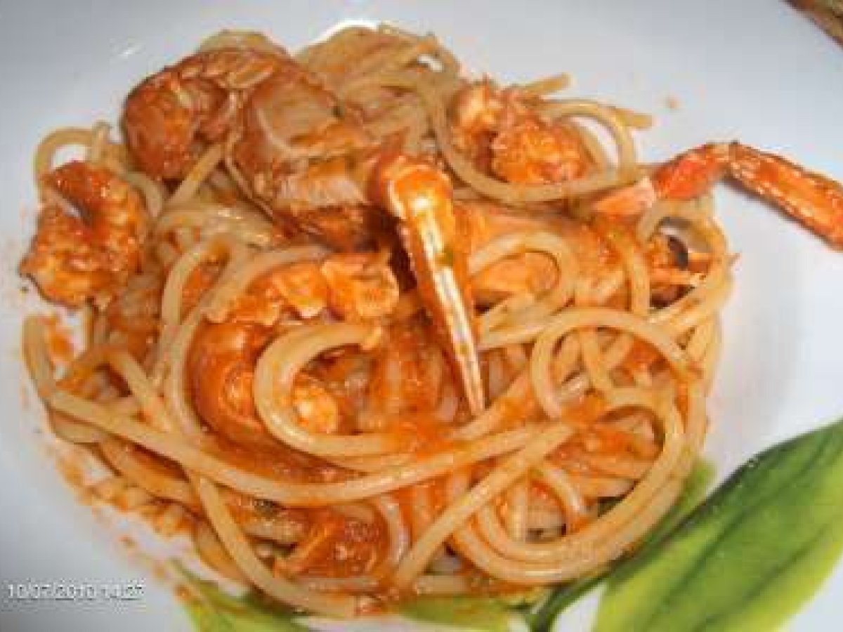 SPAGHETTI CON SCAMPI ALLA BUSARA