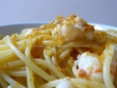Spaghetti con scampi e bottarga