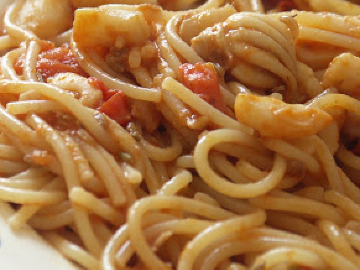 Spaghetti con seppie, pomodorini e profumo di finocchio