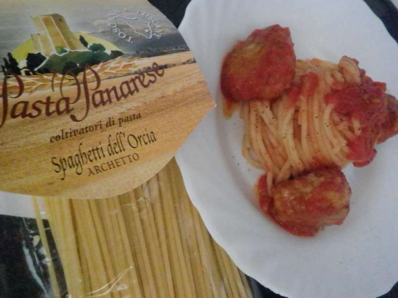Spaghetti con sugo al pomodoro fresco e polpette di alici - foto 4