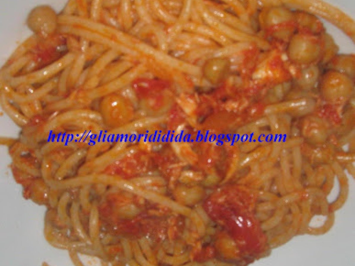 SPAGHETTI CON SUGO DI SGOMBRO E CECI E PREMIO!