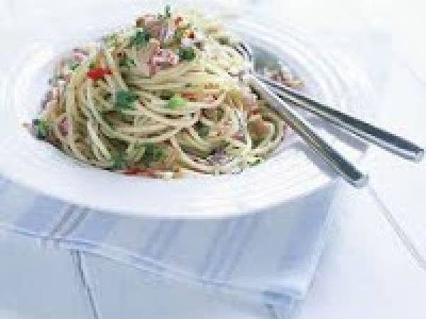 Spaghetti con tonno e capperi profumati alla menta