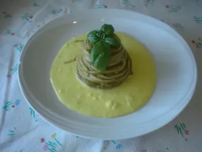Spaghetti con vellutata di avocado su crema di Vaniglia