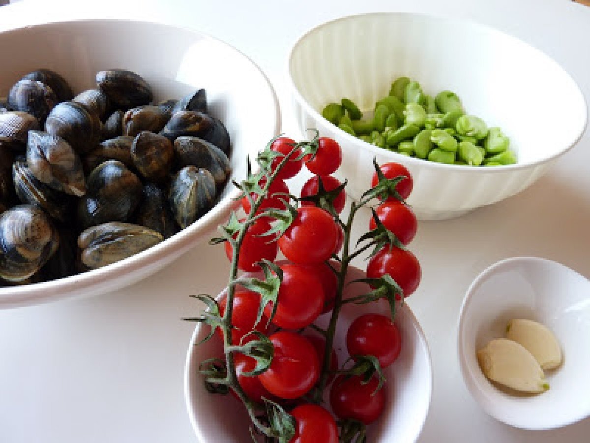 Spaghetti con vongole e fave - foto 2