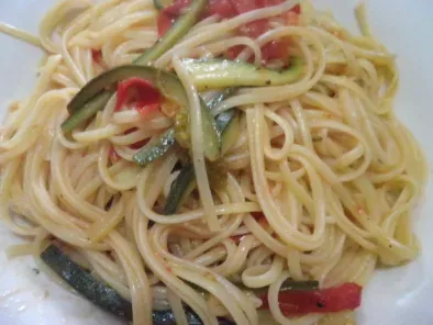 Spaghetti con zucchine Bottarga di Tonno e zenzero