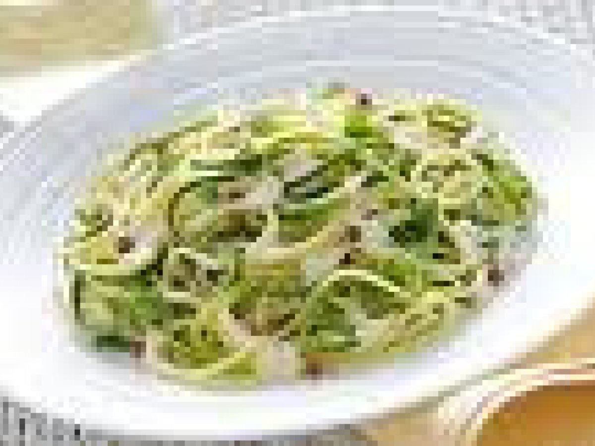 Spaghetti con zucchine e crema al salmone