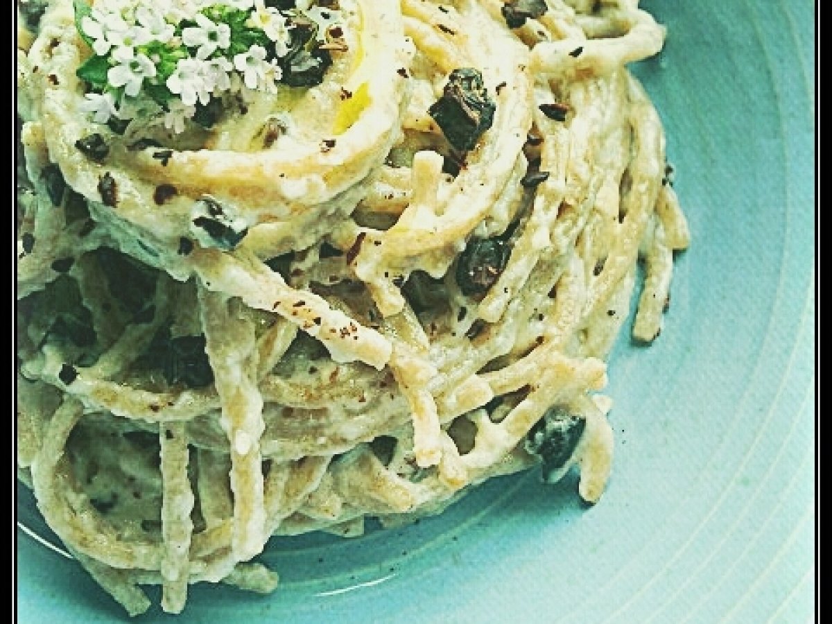 SPAGHETTI DI FARRO CON CAPRINO, FAVE DI CACAO E FIORI DI TIMO - foto 2