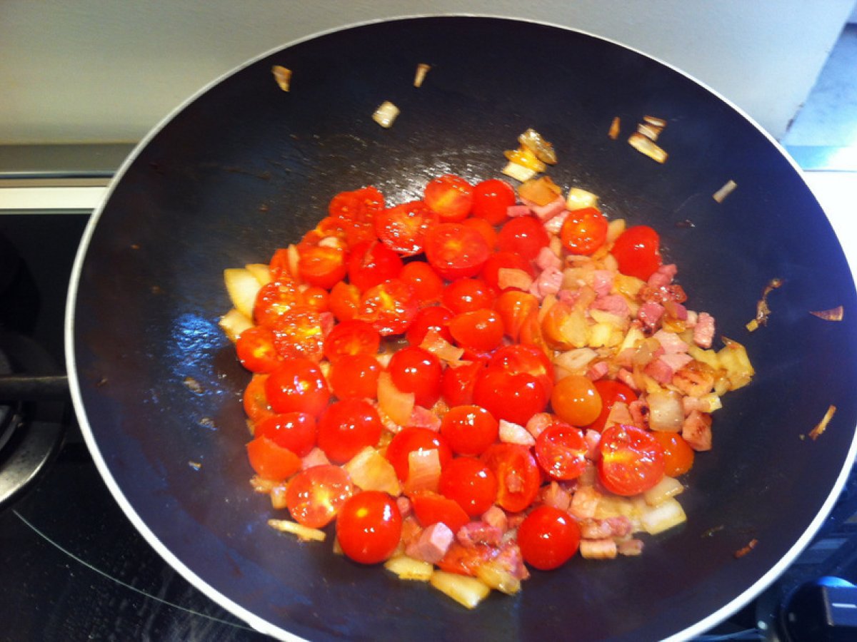 Spaghetti di farro pomodoro fresco e pancetta - foto 2