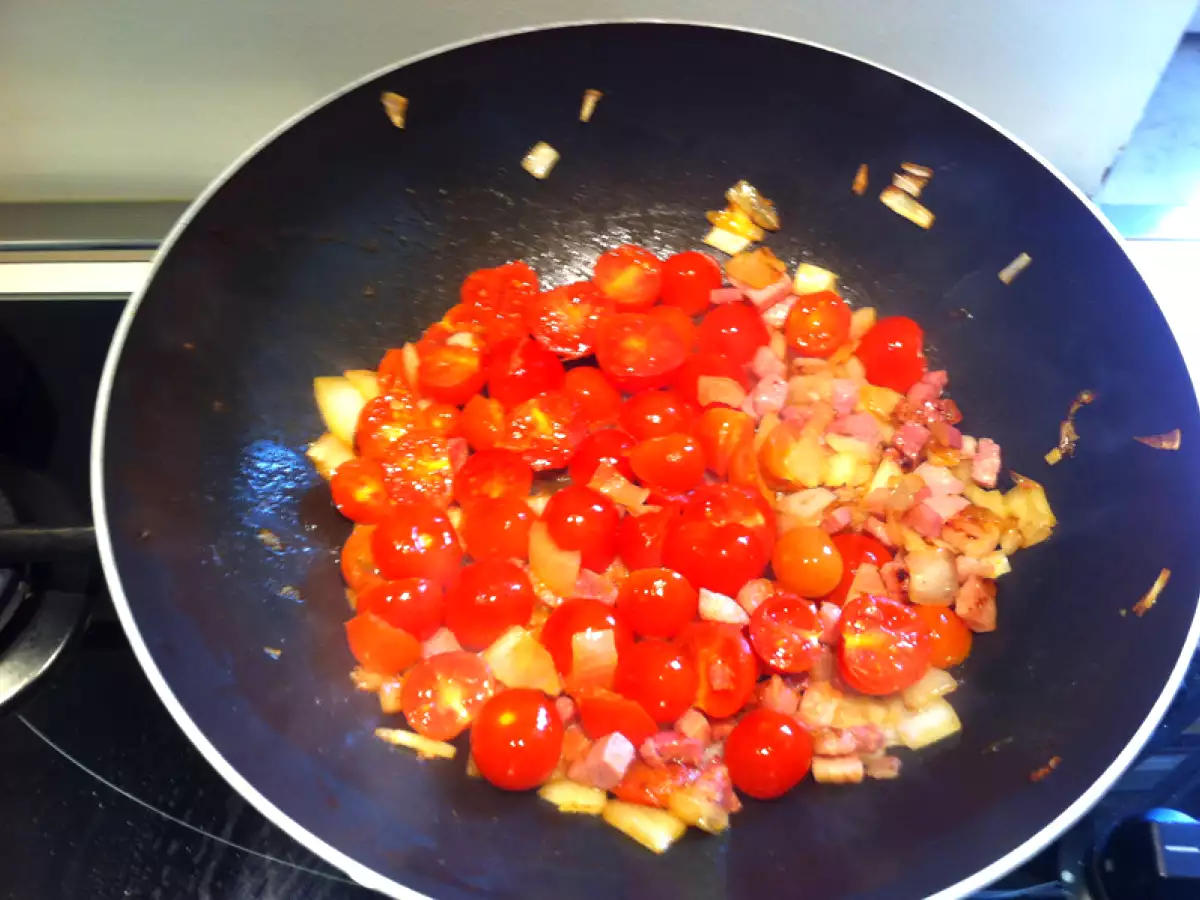 Spaghetti di farro pomodoro fresco e pancetta - foto 2