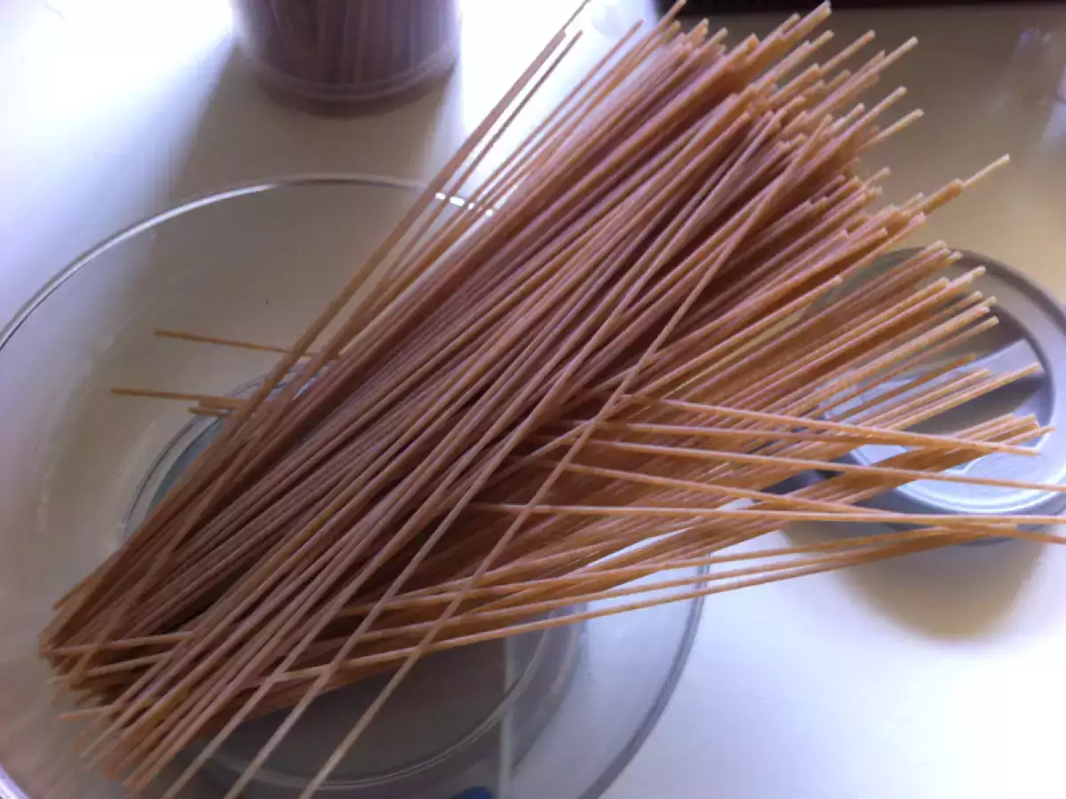 Spaghetti di farro pomodoro fresco e pancetta - foto 3