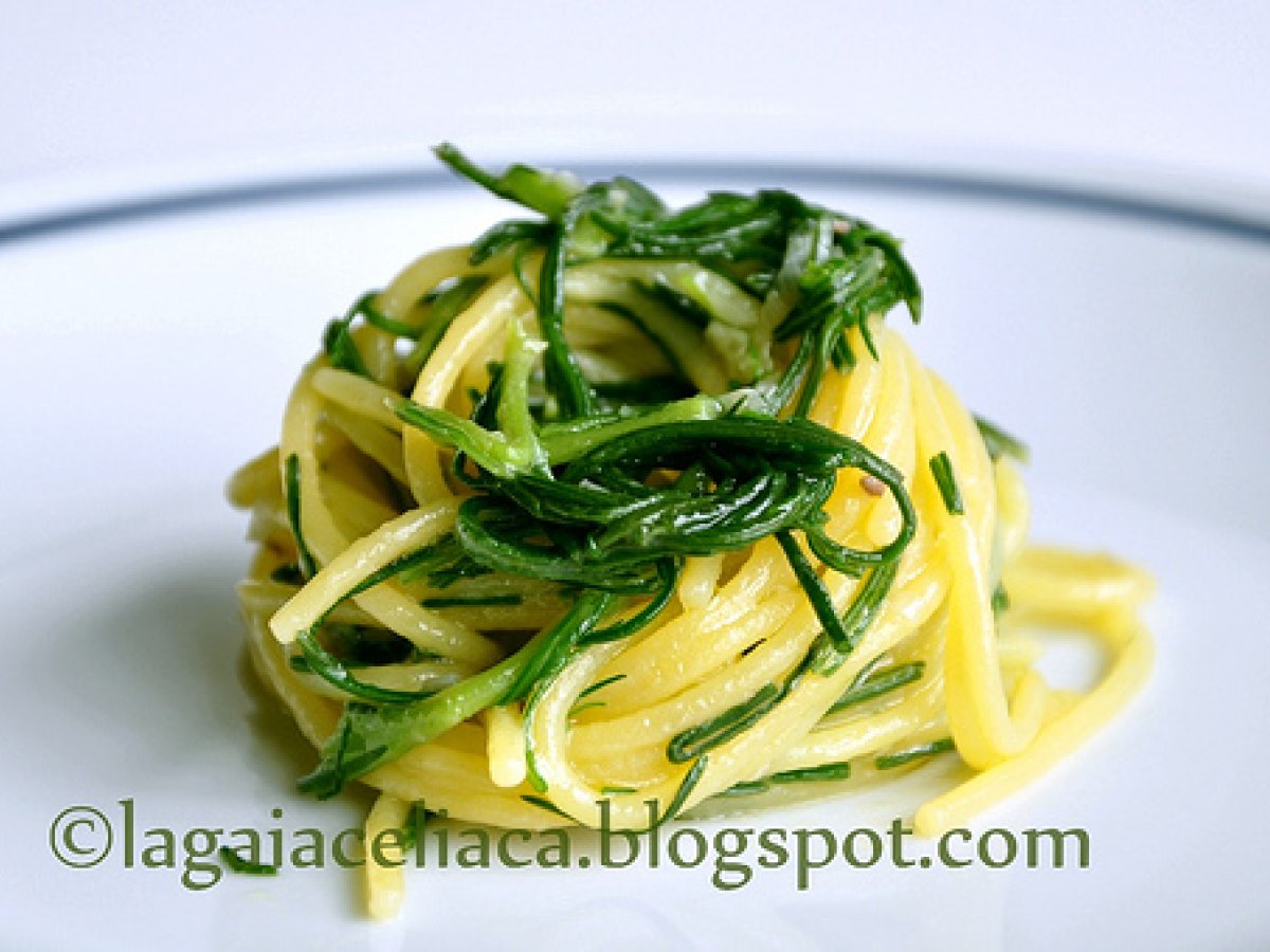 Spaghetti di mais con agretti