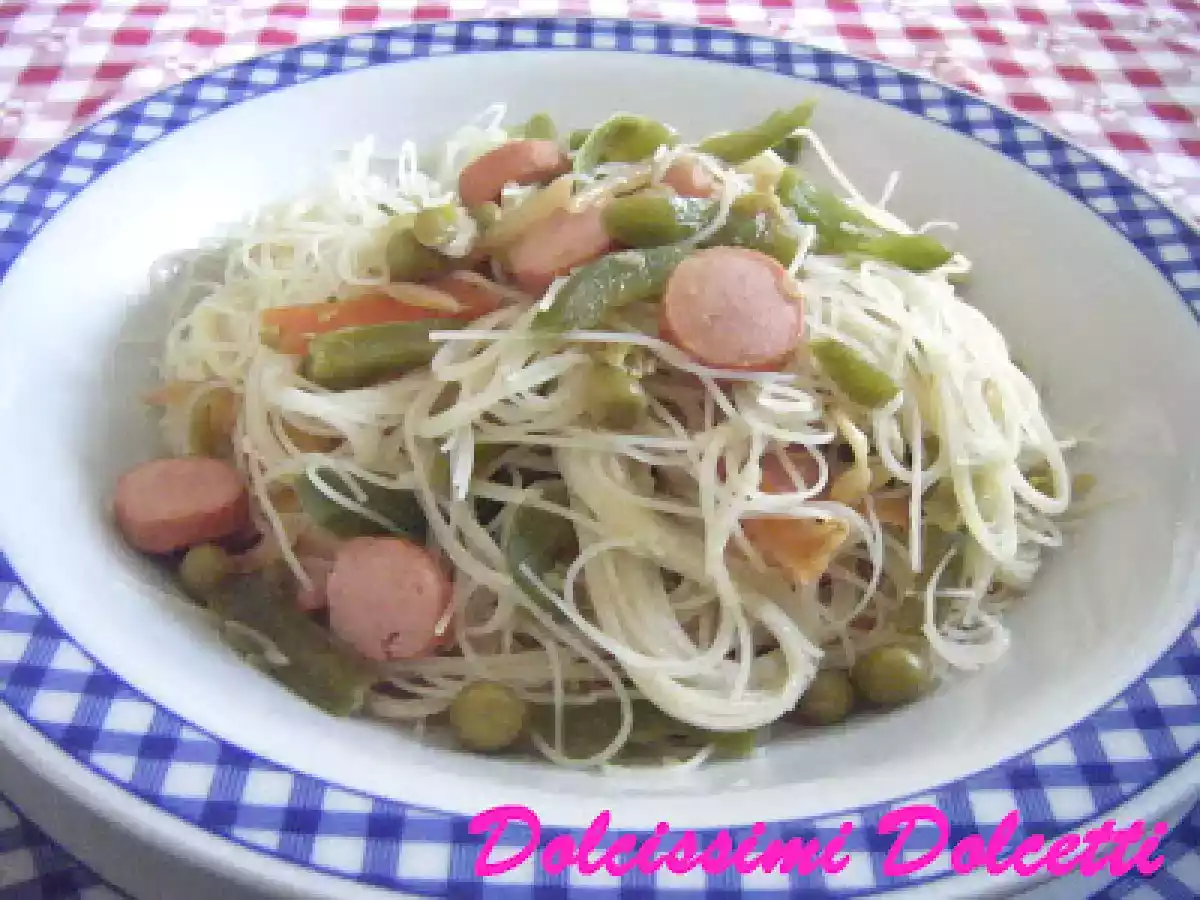 Spaghetti di riso con verdure e wurstel - foto 2