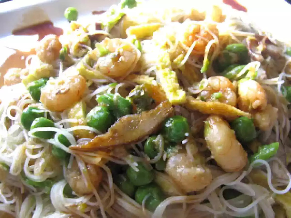 SPAGHETTI DI RISO SALTATI CON VERDURE E SALSA DI SOIA - foto 2