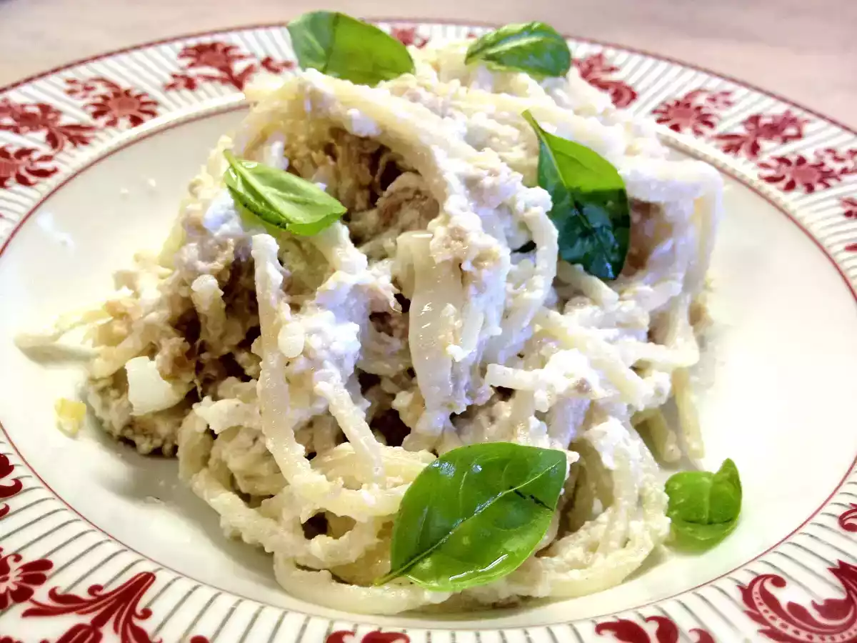 SPAGHETTI DI RISO, TONNO E RICOTTA