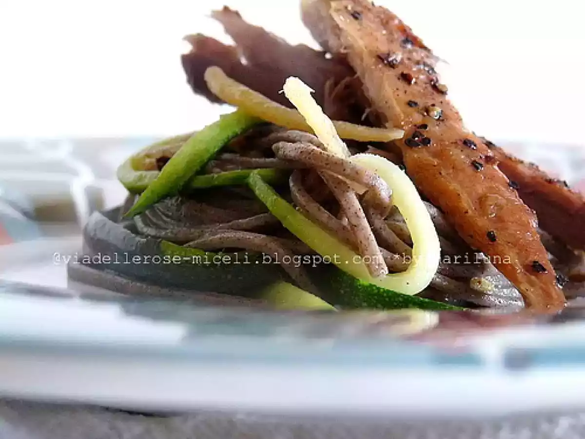 Spaghetti di soba, zucchine con sgombro affumicato e profumo di zenzero - foto 3