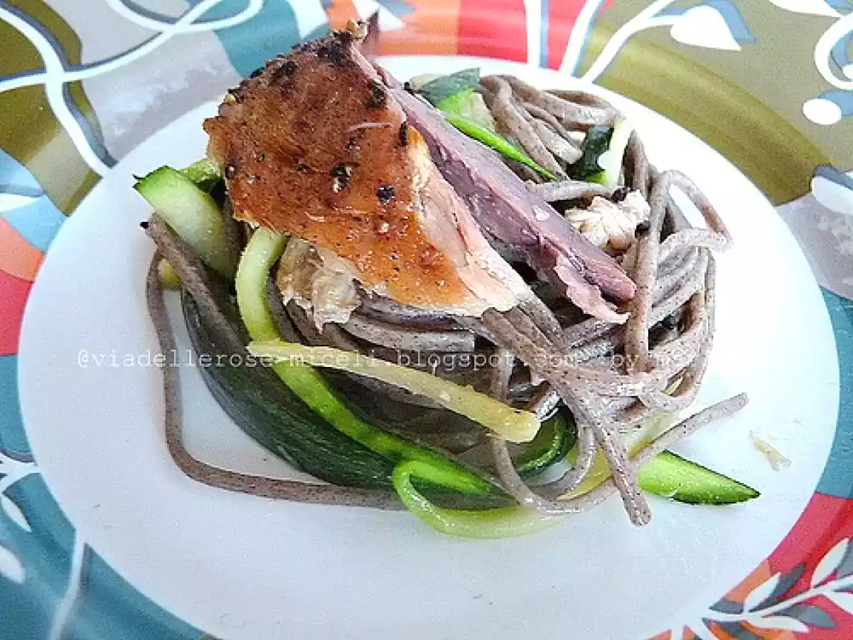 Spaghetti di soba, zucchine con sgombro affumicato e profumo di zenzero - foto 4