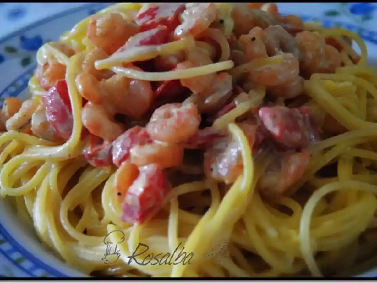 Spaghetti dorati con gamberetti e peperoni - foto 2