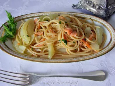 Spaghetti integrali con finocchi e salmone affumicato